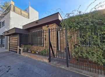 Casa · 210m² · 3 Dormitorios · 1 Cochera · Casa en Venta
