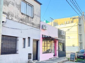 Casa · 1m² · 3 Ambientes · 1 Cochera · Venta - Propiedad Multifunción con Locales y Viviendas