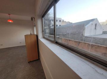 Departamento · 56m² · 2 Ambientes · Alquiler 2 Amb Apto Prof. Muy Luminoso - Uruguay 200