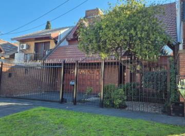 Casa de 6 ambientes, Quilmes · Chalet 2 Plantas en Venta en Parque Calchaquí
