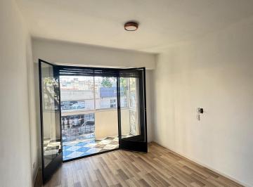 Departamento · 33m² · 2 Ambientes · Alquiler Dpto 2 Amb C/ Balcon - Monte Castro