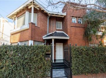 Casa · 312m² · 4 Ambientes · 2 Cocheras · Casa 4 Amb 2 Planta Venta en Caseros Apto Credito