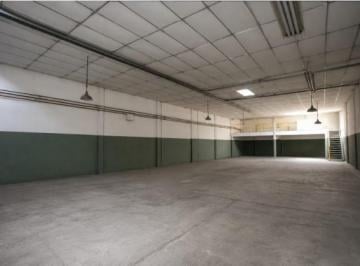 Bodega-Galpón · 682m² · 2 Cocheras · Planta Industrial con Nave, Entrada de Camiones y Gran Potencial Constructivo en Nueva Pompeya