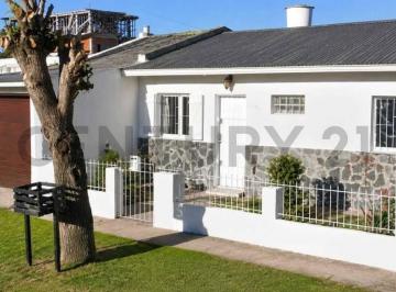 Casa · 270m² · 3 Ambientes · 1 Cochera · Alquiler Casa 3 Ambientes Amoblada con Cochera Barrio Malvinas Argentinas