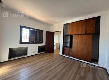Casa · 130m² · 3 Ambientes · Exc Casa en PH Al C/frente, 3 Amb con Jardín y Patio.