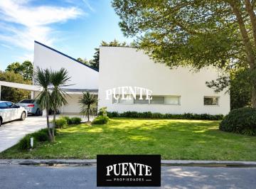 Casa · 200m² · 5 Ambientes · 2 Cocheras · Casa en Venta en Saint Thomas Sur - Toda en Planta Baja