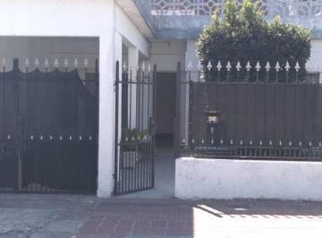 Casa de 4 ambientes, Lanús · Amplia Casa Construida Toda en Planta Baja.