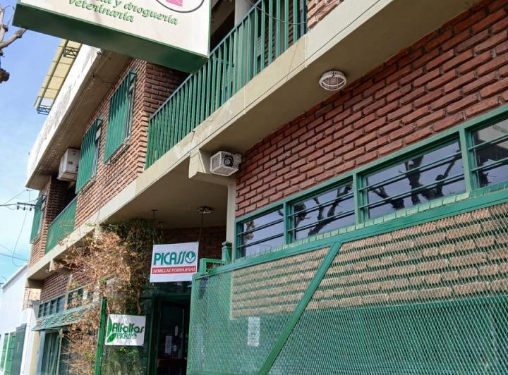 Local comercial · 633m² · 4 Ambientes · 1 Cochera
