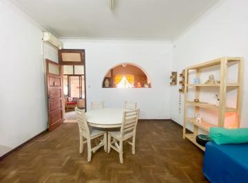 Casa · 171m² · 5 Ambientes · Venta Dos Casas en Block con Gran Fondo – Lanús Este