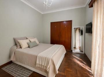 Casa · 171m² · 5 Ambientes · Venta Dos Casas en Block con Gran Fondo – Lanús Este