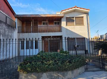 Casa · 210m² · 5 Ambientes · 4 Cocheras · Chalet en Dos Plantas 5 Ambientes 3 Baños Quincho Parque Apto Credito F: 11177