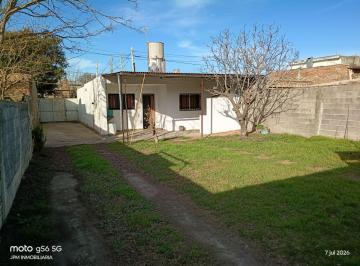 Casa de 4 ambientes, Córdoba · Alquilo - Villa Adela, Casa 2 Dorm. Gran Patio con Galpon Para Taller!