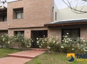 Casa · 284m² · 6 Ambientes · Casa en Venta | 3 Dorm - Patio - Galería Cerrada y Quincho | Cañitas Villa Urbana