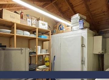 Local comercial · 210m² · 4 Ambientes · Local - Bandurrias
