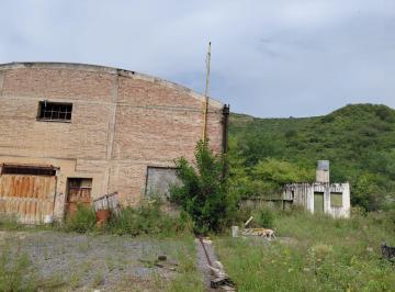 Bodega-Galpón · 6142m² · Terreno con Galpón en Venta en Valle Hermoso