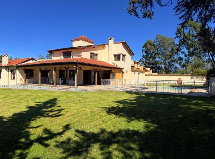 Casa · 540m² · 7 Ambientes · 3 Cocheras