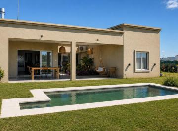 Casa · 115m² · 4 Ambientes · 3 Cocheras · Casa en Venta, 4 Ambientes, San Sebastian, Pilar, Posibilidad Financiacion