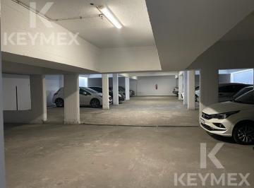 Garage · 10m² · Cochera Cubierta en Venta La Plata 56 Entre 7 y 8 a 200 m Casa de Gobierno.
