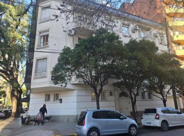 Departamento de 3 ambientes, Belgrano · 3 Amb. C/dep. y Cochera; Inmejorable Ubicación y Muy Buen Estado. Superluminoso, Placares, Toilette