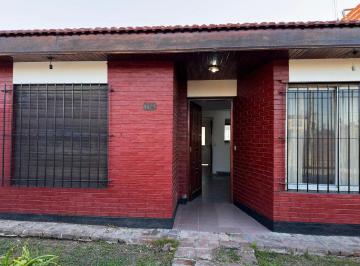 Casa · 95m² · 3 Ambientes · 2 Cocheras · Venta Casa 3 Ambientes Fcio. Varela
