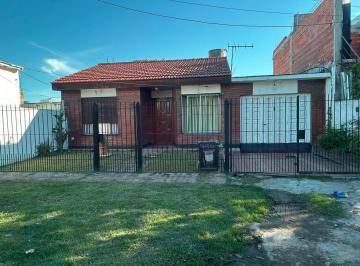 Casa · 95m² · 3 Ambientes · 3 Cocheras · Venta Casa 3 Ambientes Fcio. Varela