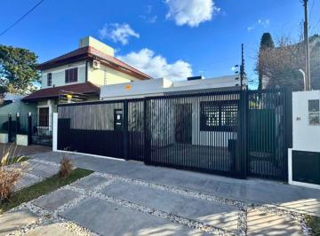 PH · 90m² · 3 Ambientes · 1 Cochera · Casa PH Reciclado a Nuevo 3 Ambientes Pileta Ituzaingo