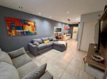 Casa · 180m² · 4 Ambientes · 1 Cochera · Casa Lote Propio, florida Vicente Lopez! Pileta.