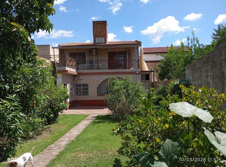 Casa · 136m² · 5 Ambientes · 2 Cocheras