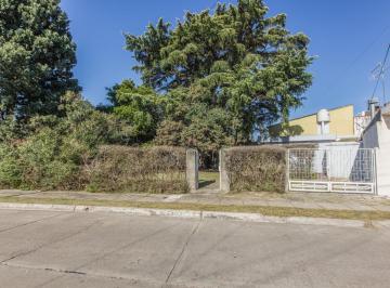 Casa · 52m² · 3 Ambientes · 1 Cochera · Venta Villa Celina Casa 3 Ambientes con Terreno Apto Credito