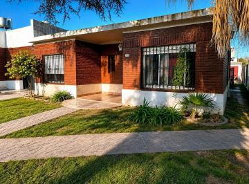 Casa · 140m² · 3 Ambientes · 1 Cochera · Casa Centrica en San Vicente