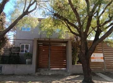 Casa de 9 ambientes, La Calera · Venta Casa 4 Dorm., con Pileta!