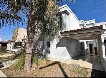 Casa · 180m² · 4 Ambientes · 1 Cochera · Casa en Los Boulevares