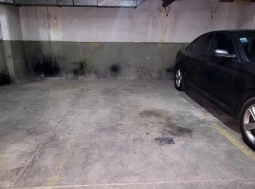 Garage , Recoleta · Cochera Fija Cubierta, Frente Al Cementerio de Recoleta