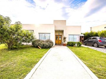 Casa de 5 ambientes, Ezeiza · Casa de Categoría en B° Priv. Los Talas (720 M²,4 Ambientes, a La Laguna, Apto Bco. Impecable)