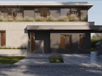 Casa · 298m² · 8 Ambientes · 2 Cocheras · Venta Casa a Estrenar de Primera Calidad Lote Interno con Pileta en Carpinchos Llave en Mano.