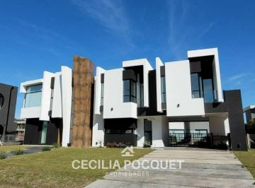 Casa · 213m² · 5 Ambientes · 2 Cocheras · Casa en Venta Barrio Principado Canning San Vicente