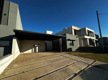 Casa · 96m² · 4 Ambientes · 2 Cocheras · Vendo Casa en Nobu Town 3 Dorm. Suite, Apta Credito