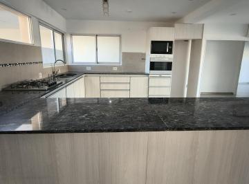 Casa · 150m² · 4 Ambientes · 1 Cochera · Casa en Plottier