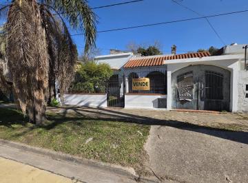 Casa · 136m² · 2 Dormitorios · 1 Cochera · Casa en Centro