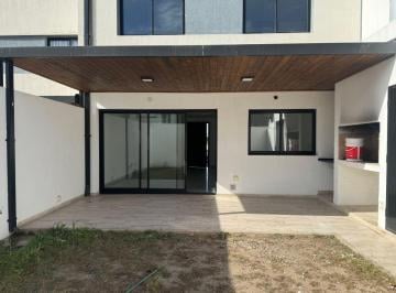 PH de 5 ambientes, Córdoba · Dúplex en Venta – 3 Dorm. | 140 m² | Lomas de Manantiales | Suite y Galería con Asador