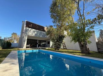 Casa · 135m² · 4 Ambientes · 4 Cocheras · Casa en Venta 4 Amb en del Viso, Pilar