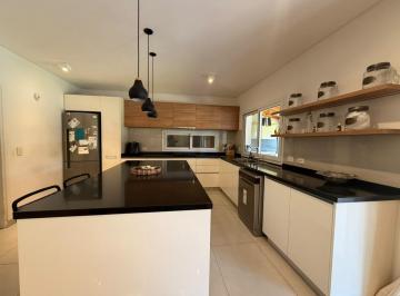 Casa · 858m² · 4 Dormitorios · Casa en Venta Al Bosque en Los Castores Nordelta