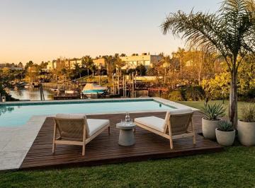 Casa · 190m² · 4 Ambientes · 2 Cocheras · Casa en Venta en San Marco, Villanueva, Tigre