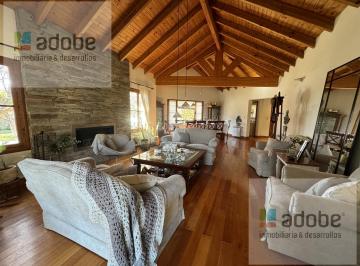 Casa · 460m² · 5 Dormitorios · Casa de 5 Habitaciones en Venta en B° El Remanso