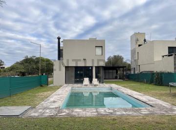 Casa · 163m² · 5 Ambientes · 2 Cocheras · Venta Casa 3 Dorm. Apto Crédito – Villa Catalina