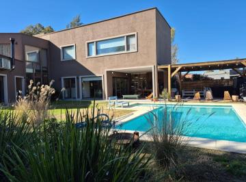 Casa de 5 ambientes, Chascomús · Casa 280 m² Excelente Luminosidad. Golf Club Chascomús. Av Juan Manuel de Rosas, Chascomús, Bs As.