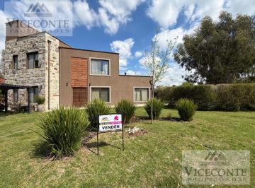 Casa de 5 ambientes, Chascomús · Casa 280 m² Excelente Luminosidad. Golf Club Chascomús. Av Juan Manuel de Rosas, Chascomús, Bs As.