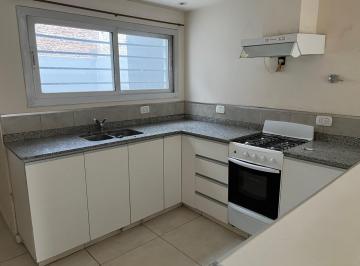 Casa · 80m² · 4 Ambientes · 1 Cochera · Alquiler Duplex Centenario