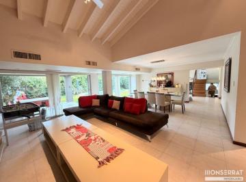 Casa de 7 ambientes, Ciudad de Mendoza · Casa en Venta C/ Cochera en 5.ª Sección Residencial Sur