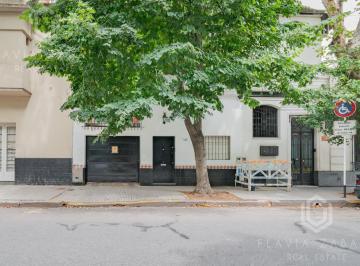 Casa · 214m² · 5 Ambientes · 1 Cochera · Venta Casa de Tres Plantas en Lote Propio con Garage y Quincho en Parque Chacabuco
